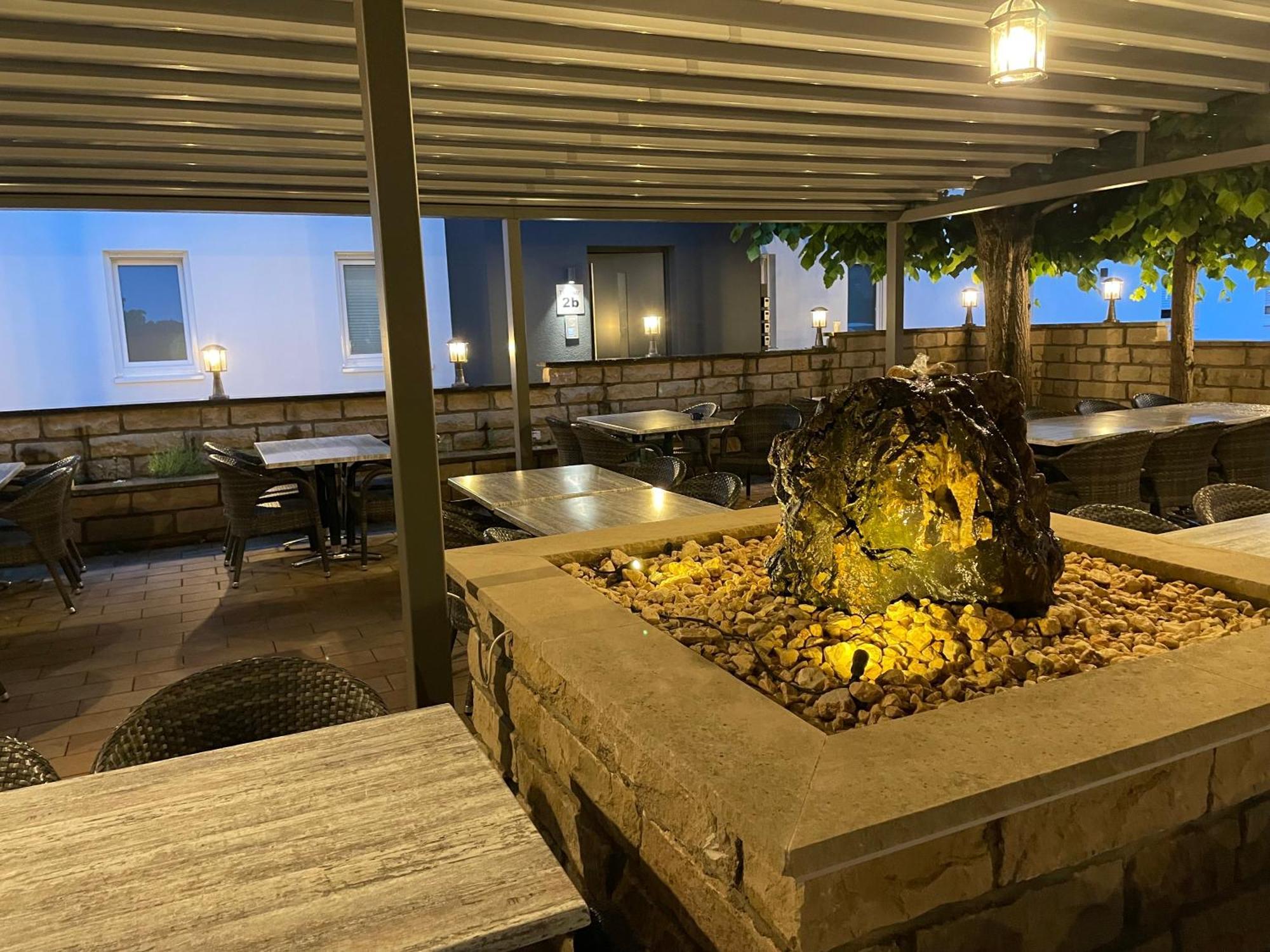 Lightplace • Groessere Gruppen • 4 Einzelzimmer • Boxspring • Smart Tv • Biergarten • Restaurant براونشفايغ المظهر الخارجي الصورة